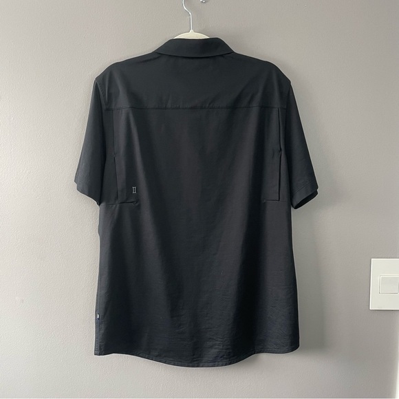 [m] NWOT Kit & Ace Women’s Black Button-Down Short Sleeve Shirt - Picture 3 of 15